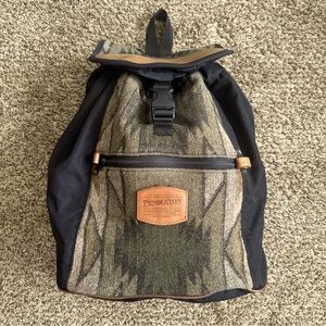 Pendleton Aztec Wool Leather Western Wear Two Strap Barrel Backpack Bag Carry On